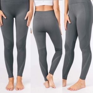 Zyia gray grid hi-rise 7/8 24" size medium leggings